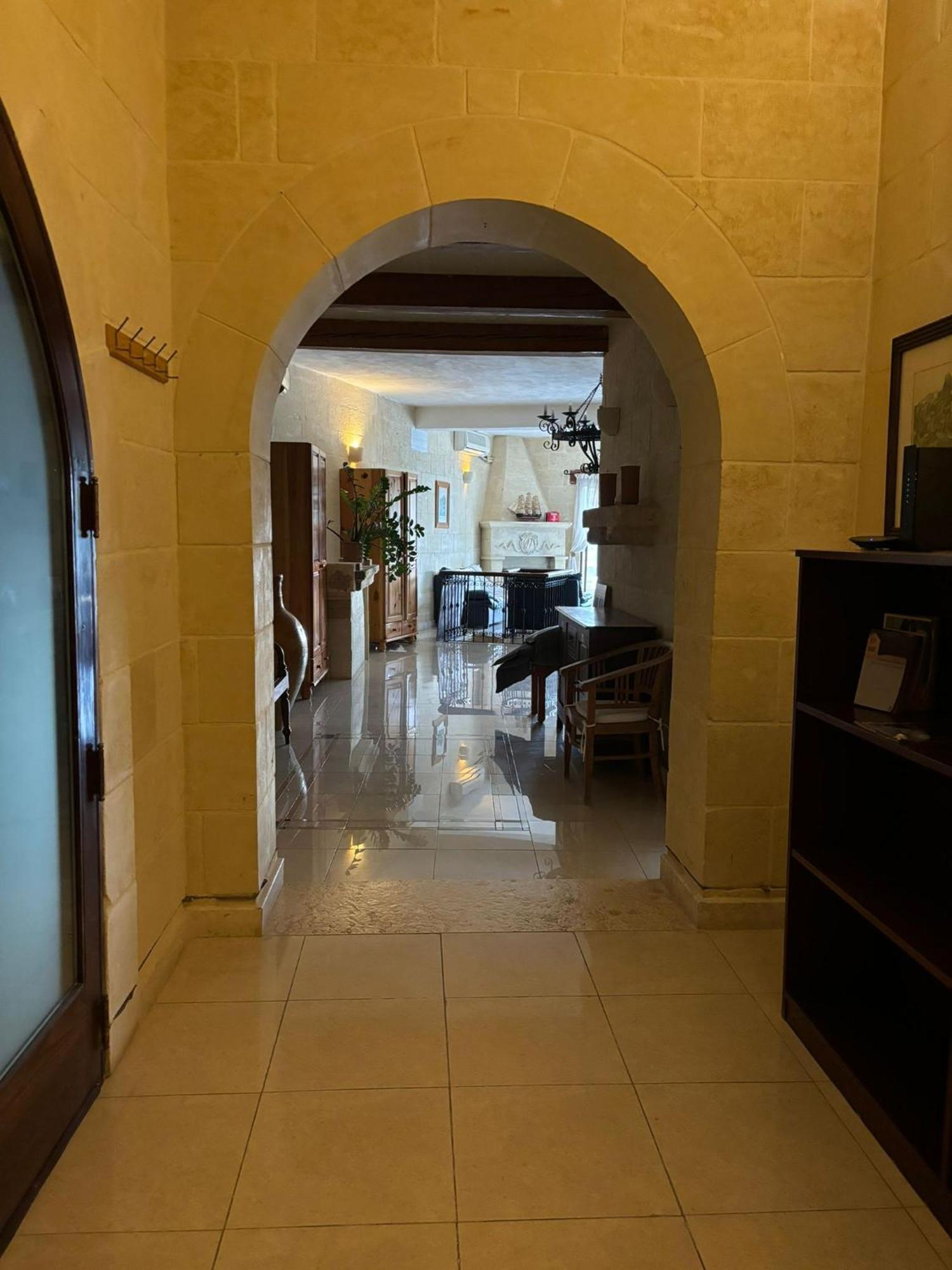 Sunny Gozo Getaway Pool & Easy Check-In Panzió Ghajn il-Kbira  Kültér fotó