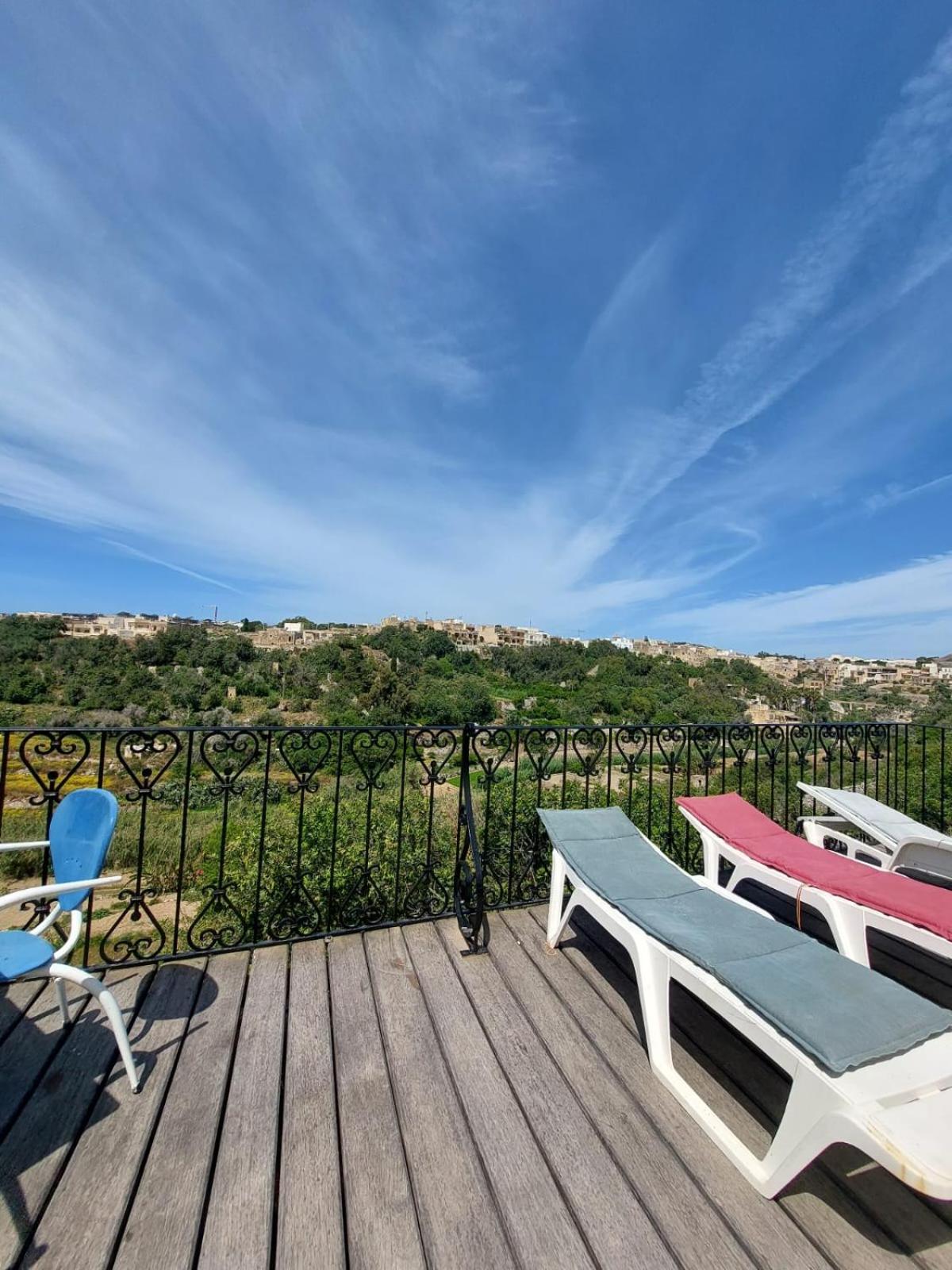 Sunny Gozo Getaway Pool & Easy Check-In Panzió Ghajn il-Kbira  Kültér fotó